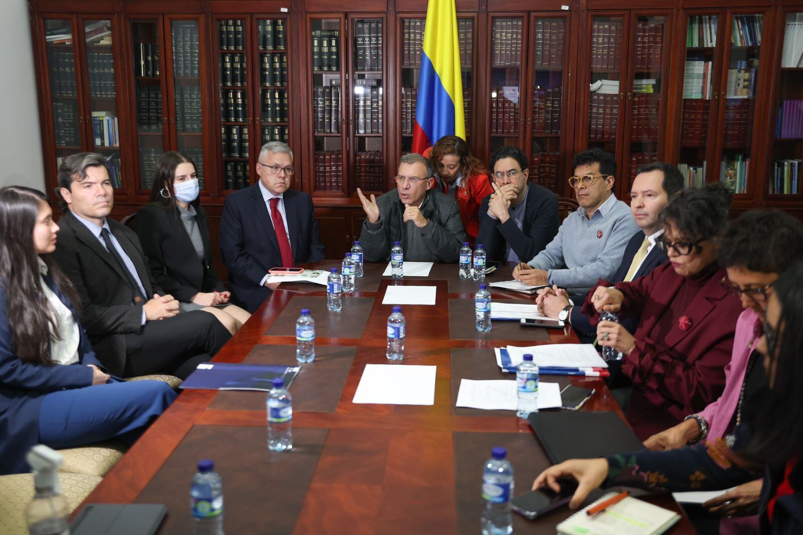 Twitter: @RoyBarreras