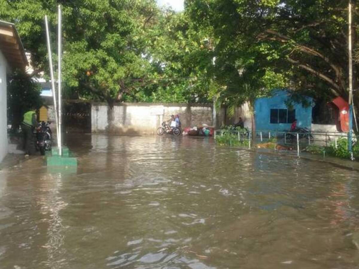 En San Andrés realizan limpieza de canales para prevenir inundaciones