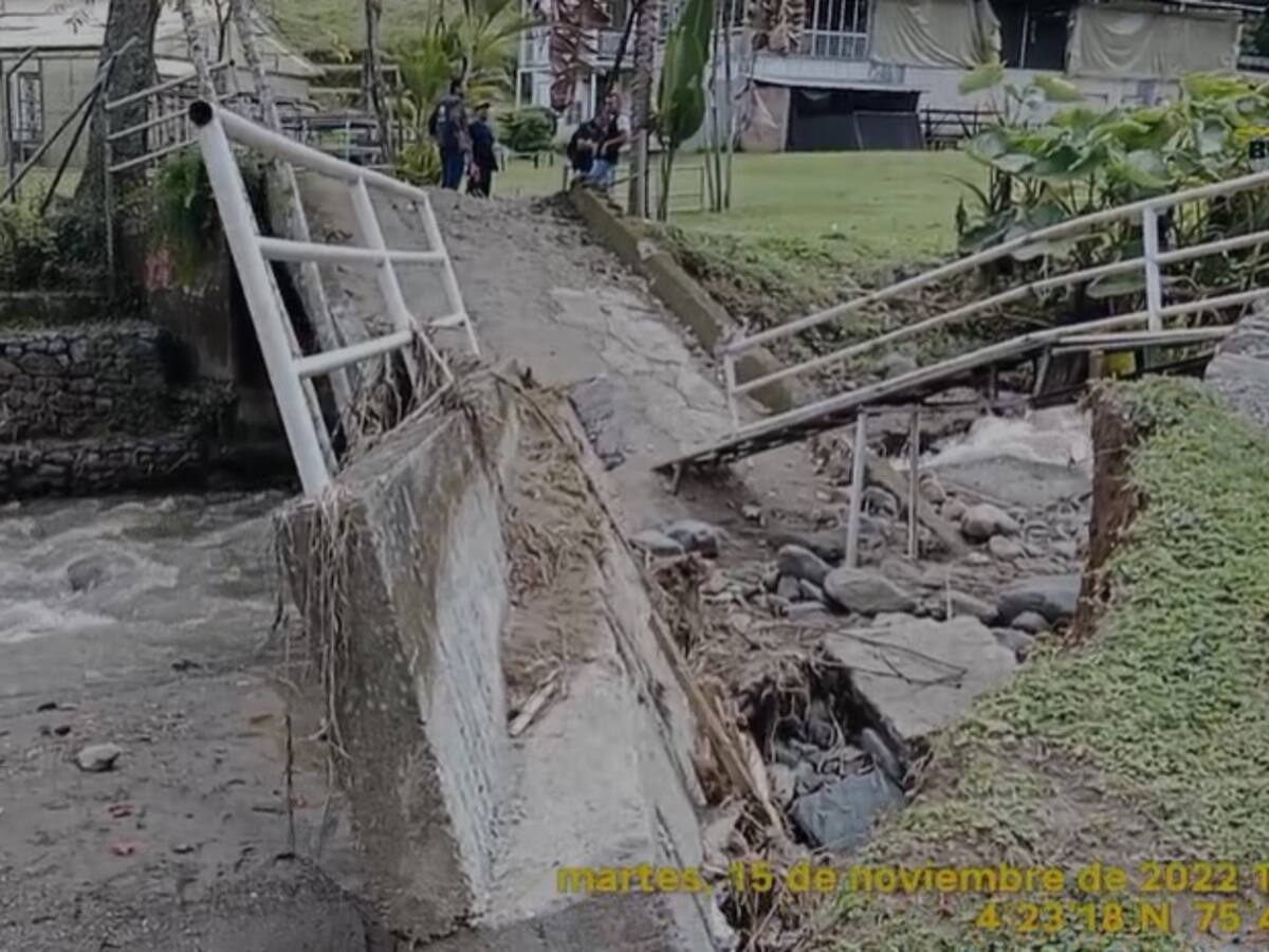 Derrumbes y caída de puentes afectan zona rural de Buenavista y Córdoba en Quindío