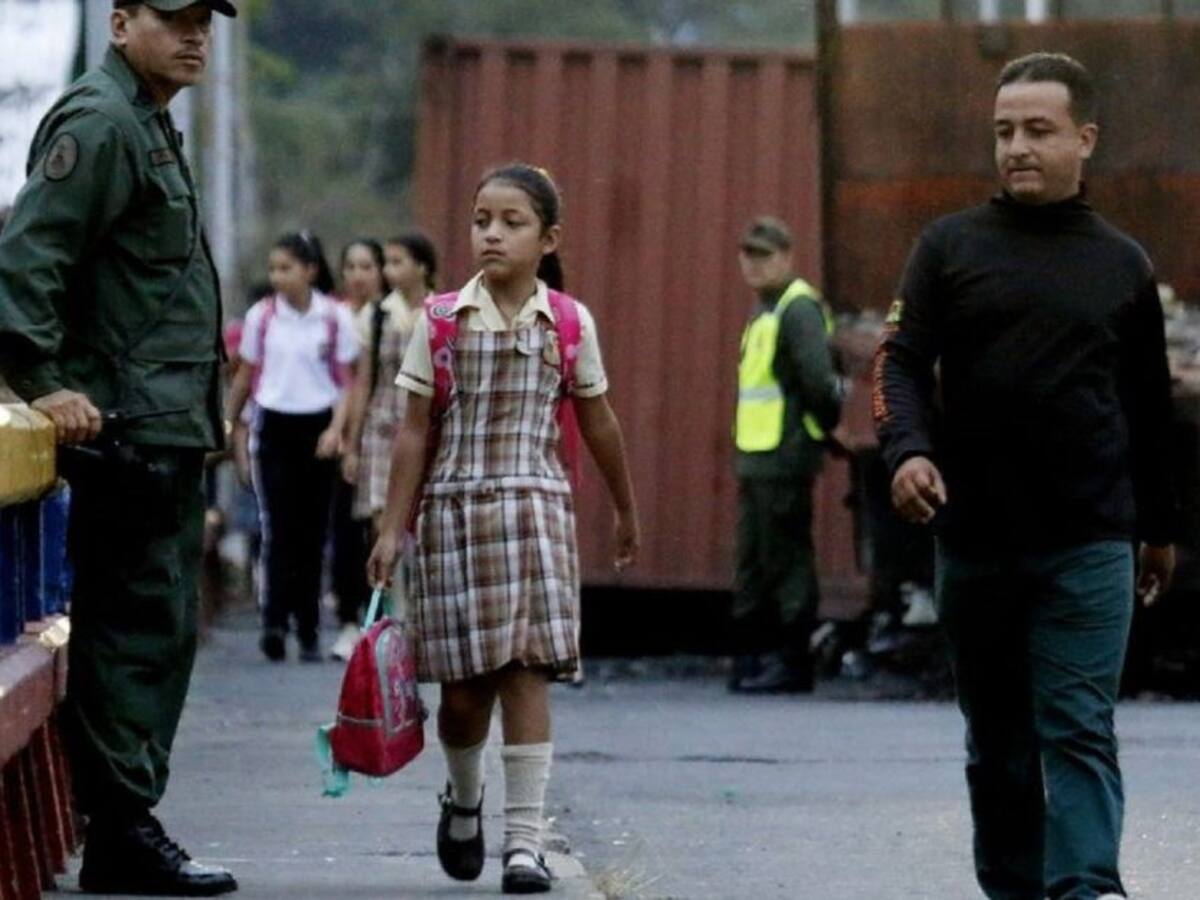Autoridades venezolanas solicitan certificados de estudios para niños