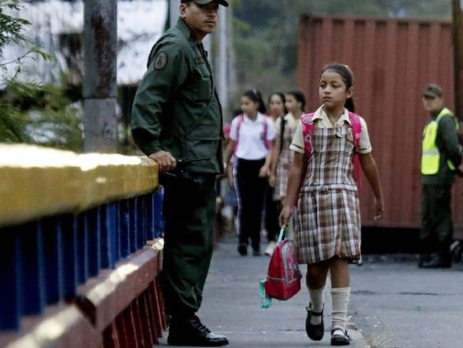 Autoridades venezolanas solicitan certificados de estudios para niños 