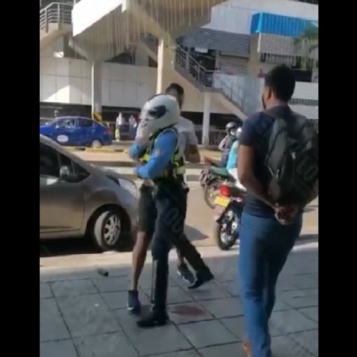 VIDEO: Otra agresión a agente de Tránsito en Bucaramanga