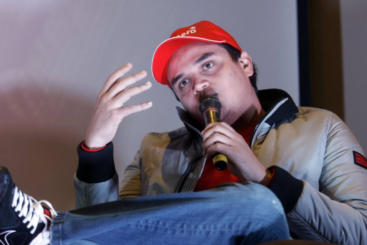 Junio 2010. En sus cuentas en redes sociales comparte varias imágenes en donde aparece haciendo ejercicio y luciendo sus nuevos músculos.