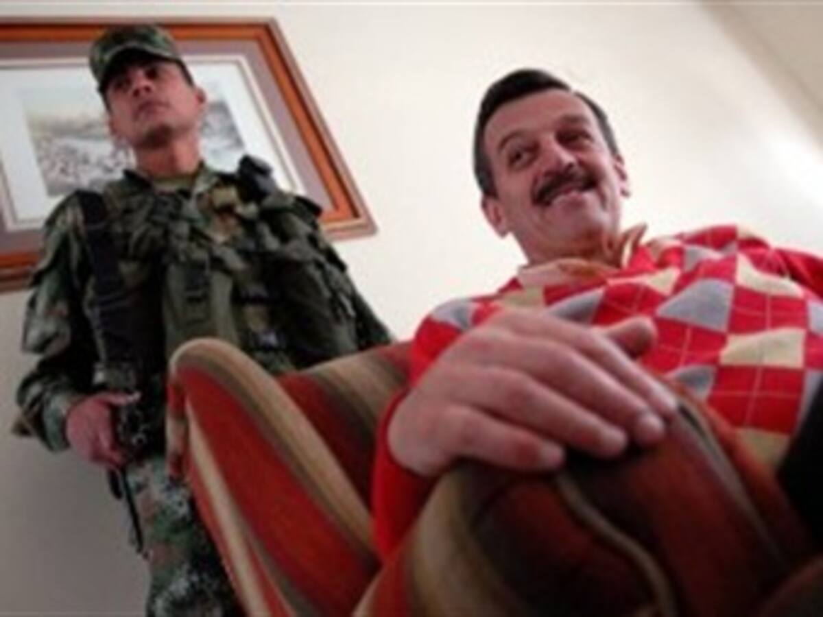 Ordenan traslado de Coronel (r) Plazas Vega del hospital a la cárcel