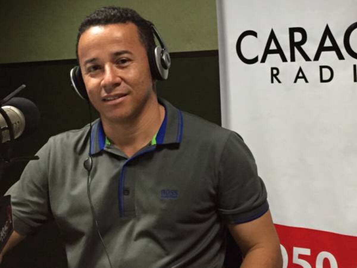 Un artista pereirano que interpreta a más de 40 cantantes del mundo es la sensación en la ciudad