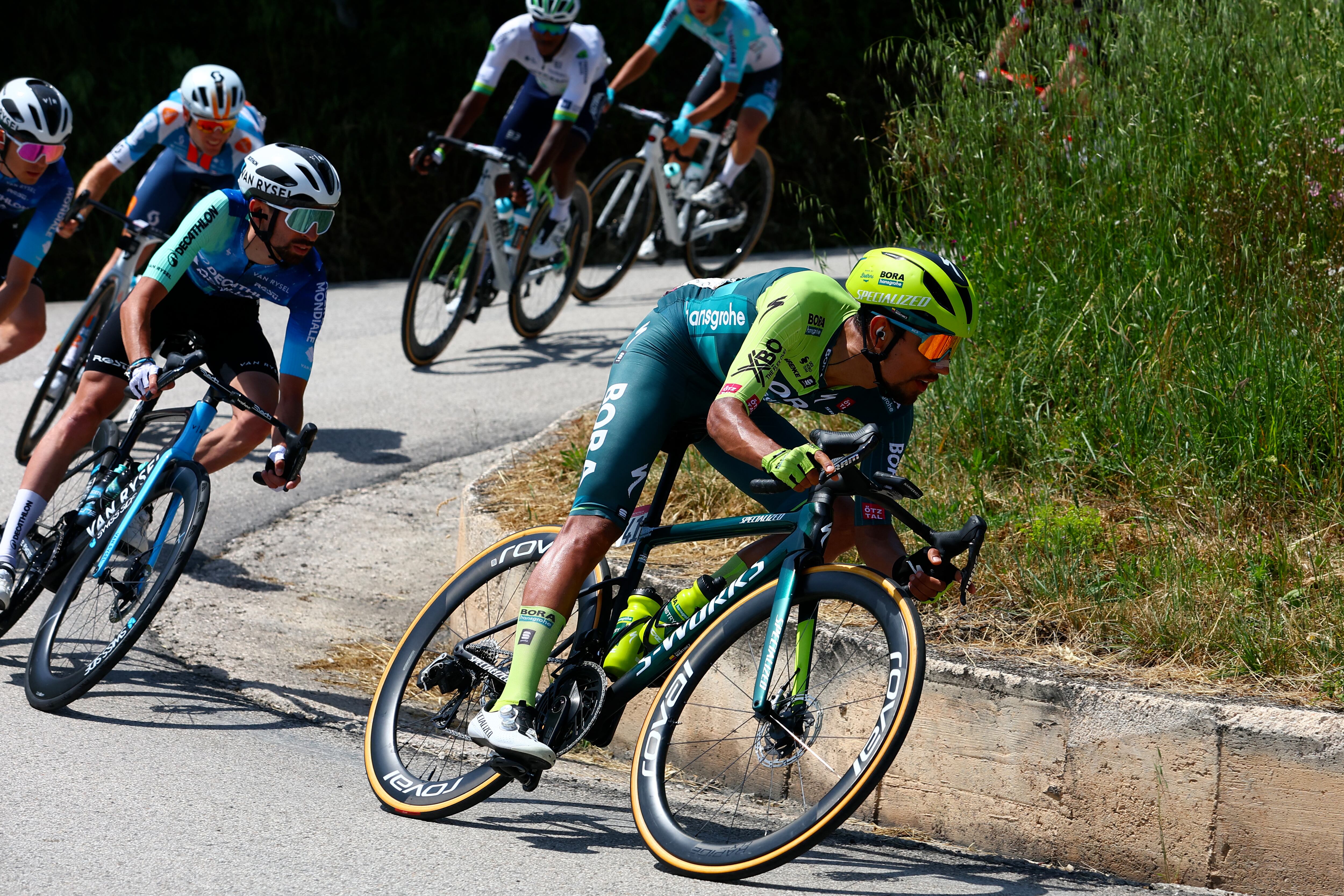 Daniel Felipe Martínez durante el Giro de Italia 2024. (Photo by Luca Bettini / AFP) (Photo by LUCA BETTINI/AFP via Getty Images)