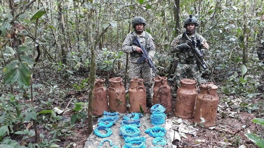 Decomisan caleta con municiones y explosivos de las disidencias de las Farc. Foto: Ejército Nacional