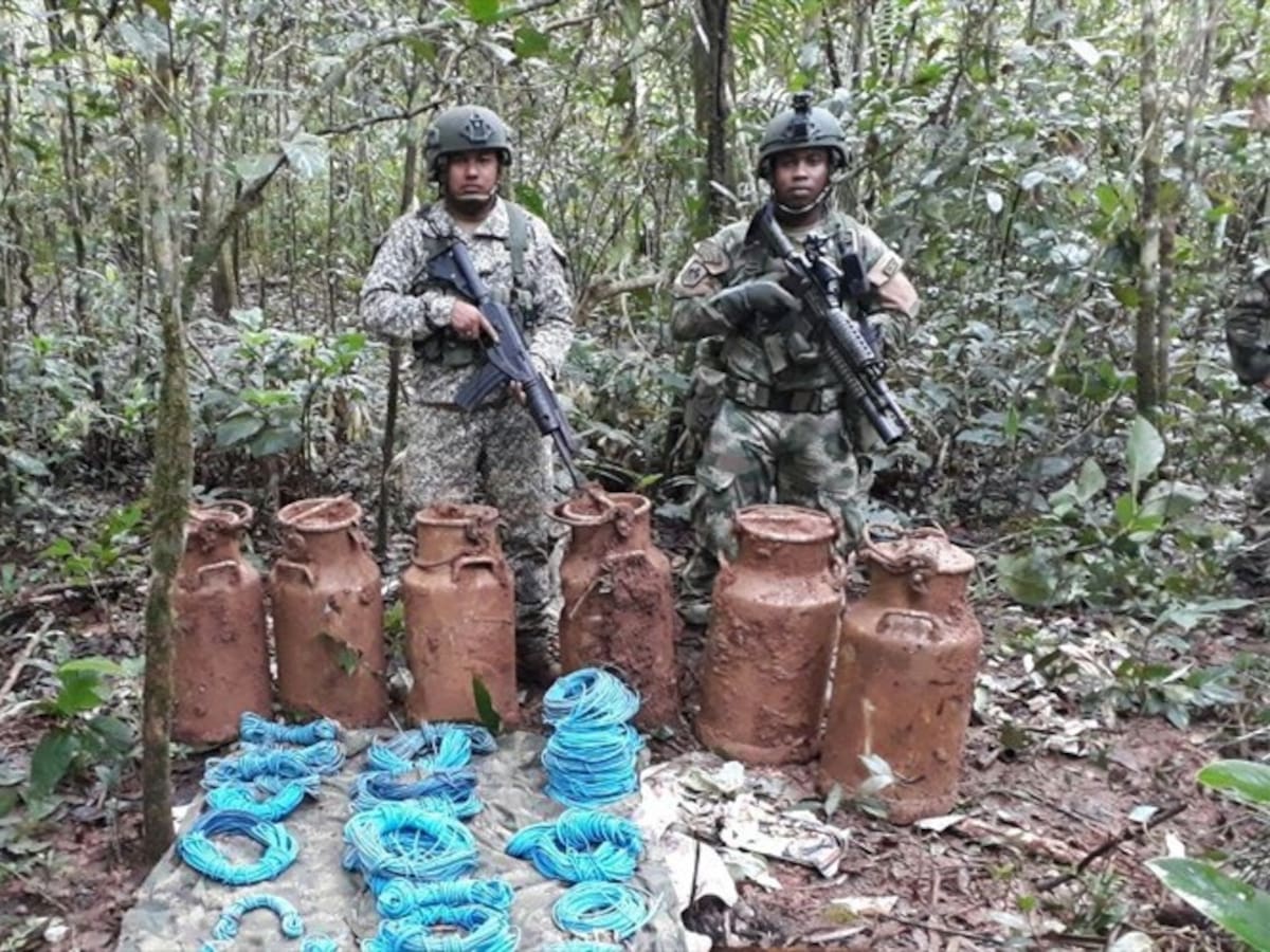 Decomisan caleta con municiones y explosivos de las disidencias de las Farc
