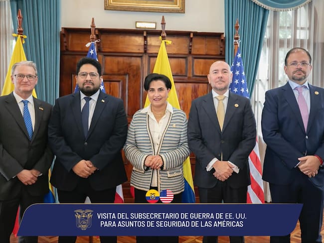 El subsecretario de Guerra de EE.UU. visita Ecuador. Foto: Ministerio del interior Ecuador