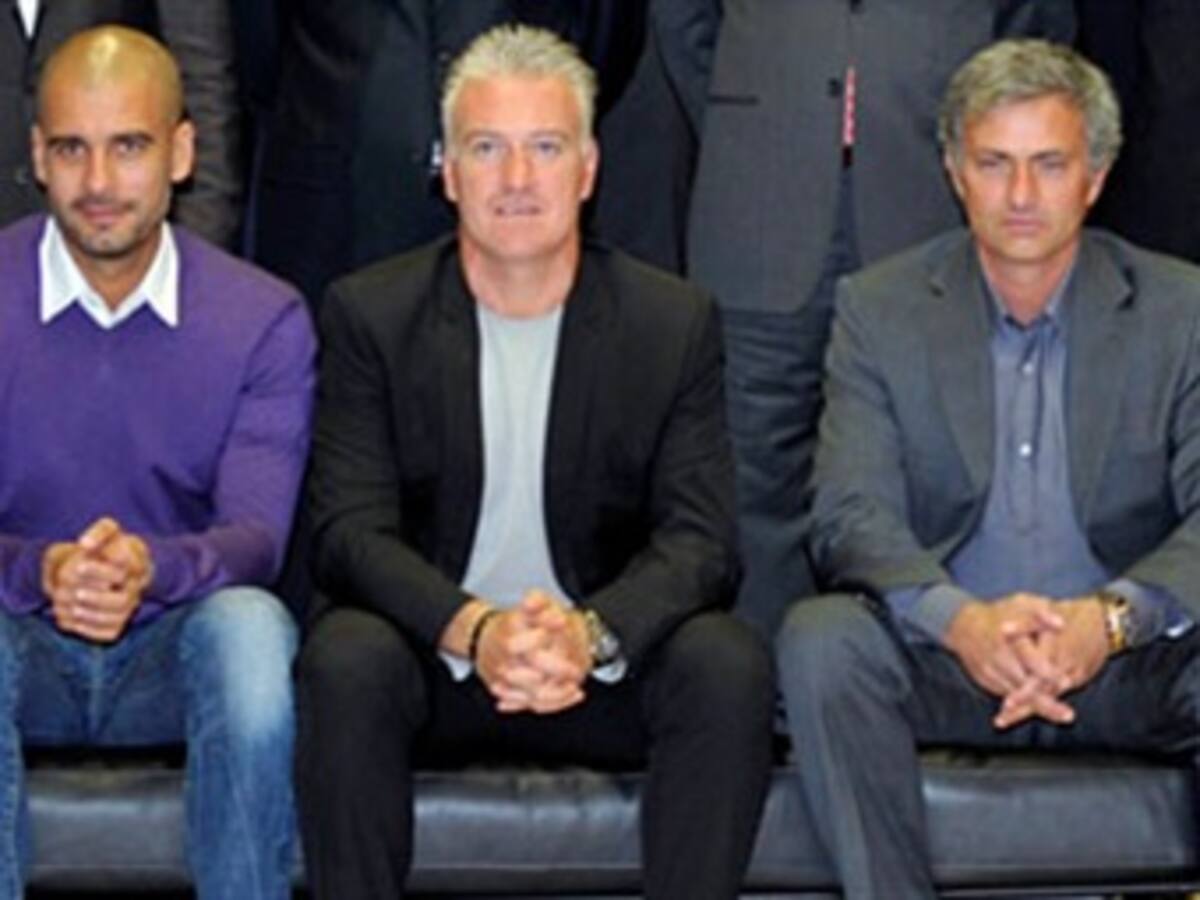 Mourinho y Guardiola se abrazan al término de reunión en presencia de Platini