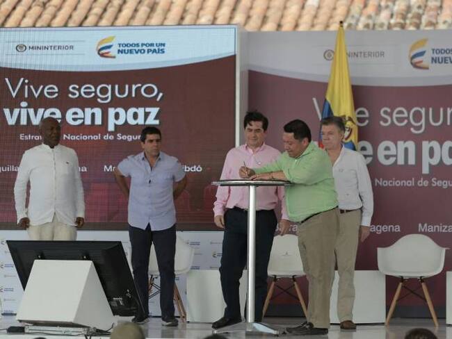 Presidente Santos y alcalde Duque firmaron convenio para cobertura total en cámaras
