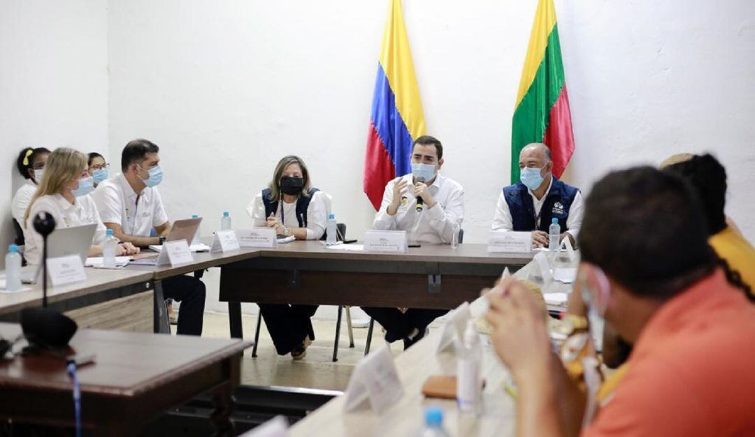 La reunión estuvo presidida por el Gobernador Vicente Blel y la secretaria de Educación, Verónica Monterrosa