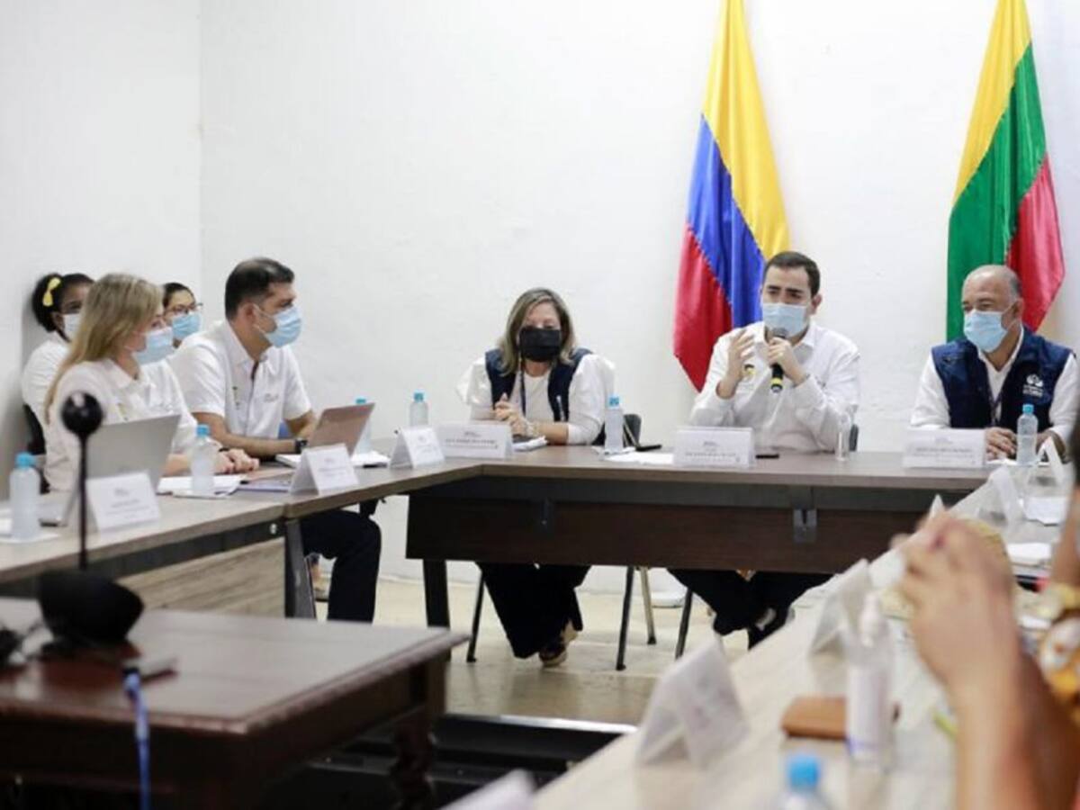 Gobernación de Bolívar realizó mesa de diálogo con docentes desvinculados