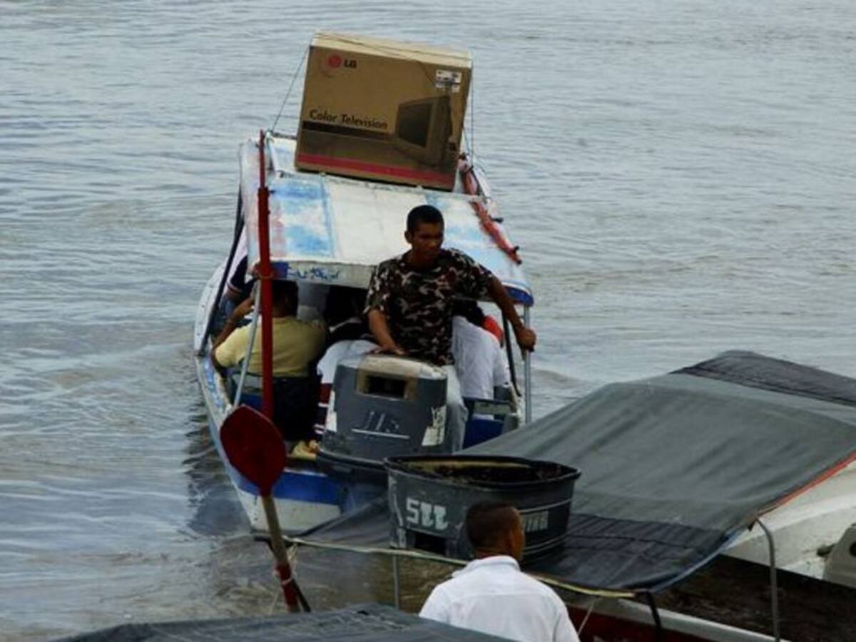 Naufragó chalupa en el río Magdalena cerca a Magangué, Bolívar