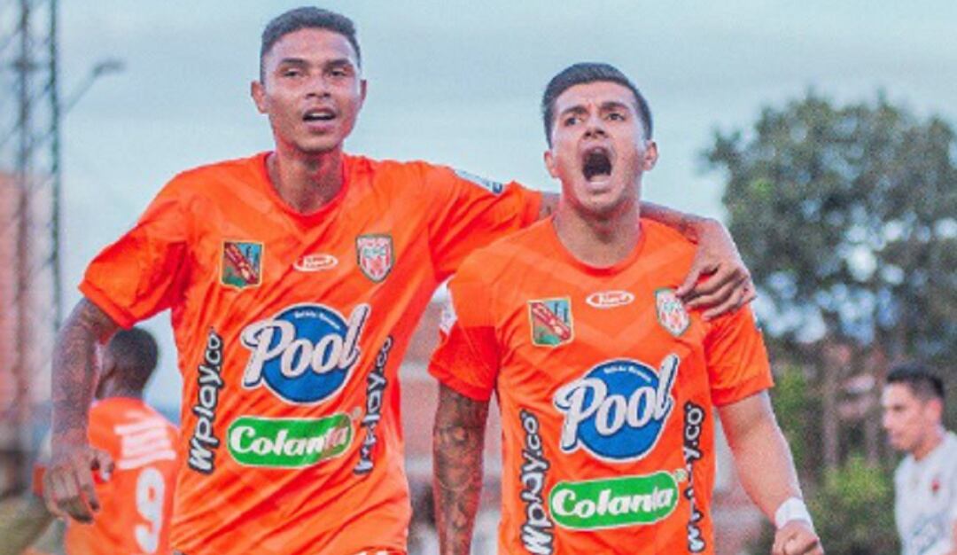 Yeison Guzmán festeja uno de sus dos goles ante Patriotas.