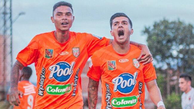 Yeison Guzmán festeja uno de sus dos goles ante Patriotas.