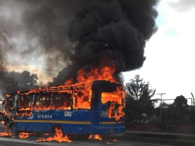 Bus del SITP se incendia