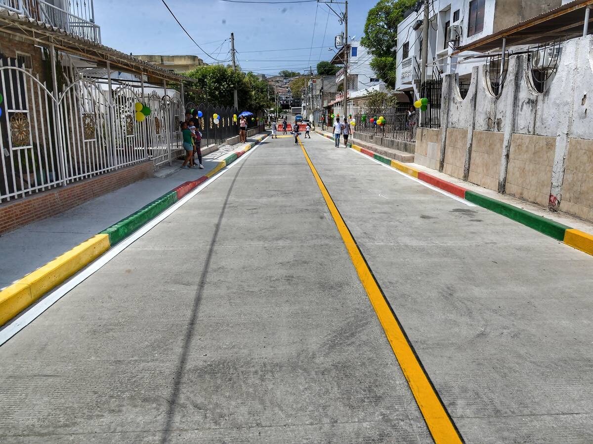 Nuevo Bosque recibió calle con más de 100 mts recuperados en concreto