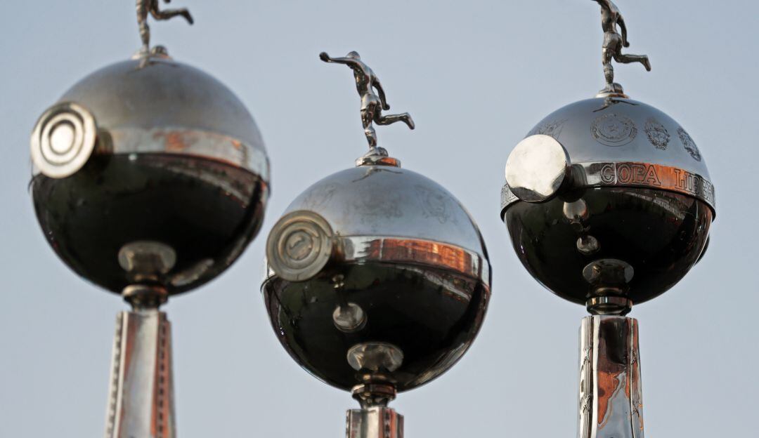 El trofeo de la Copa Libertadores.