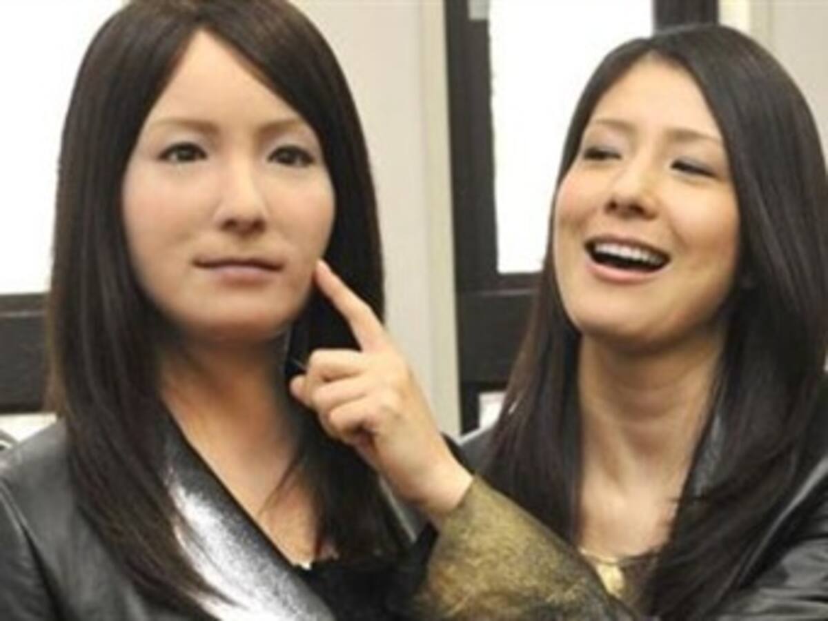 China lanza a la venta la primera robot semejante a un humano