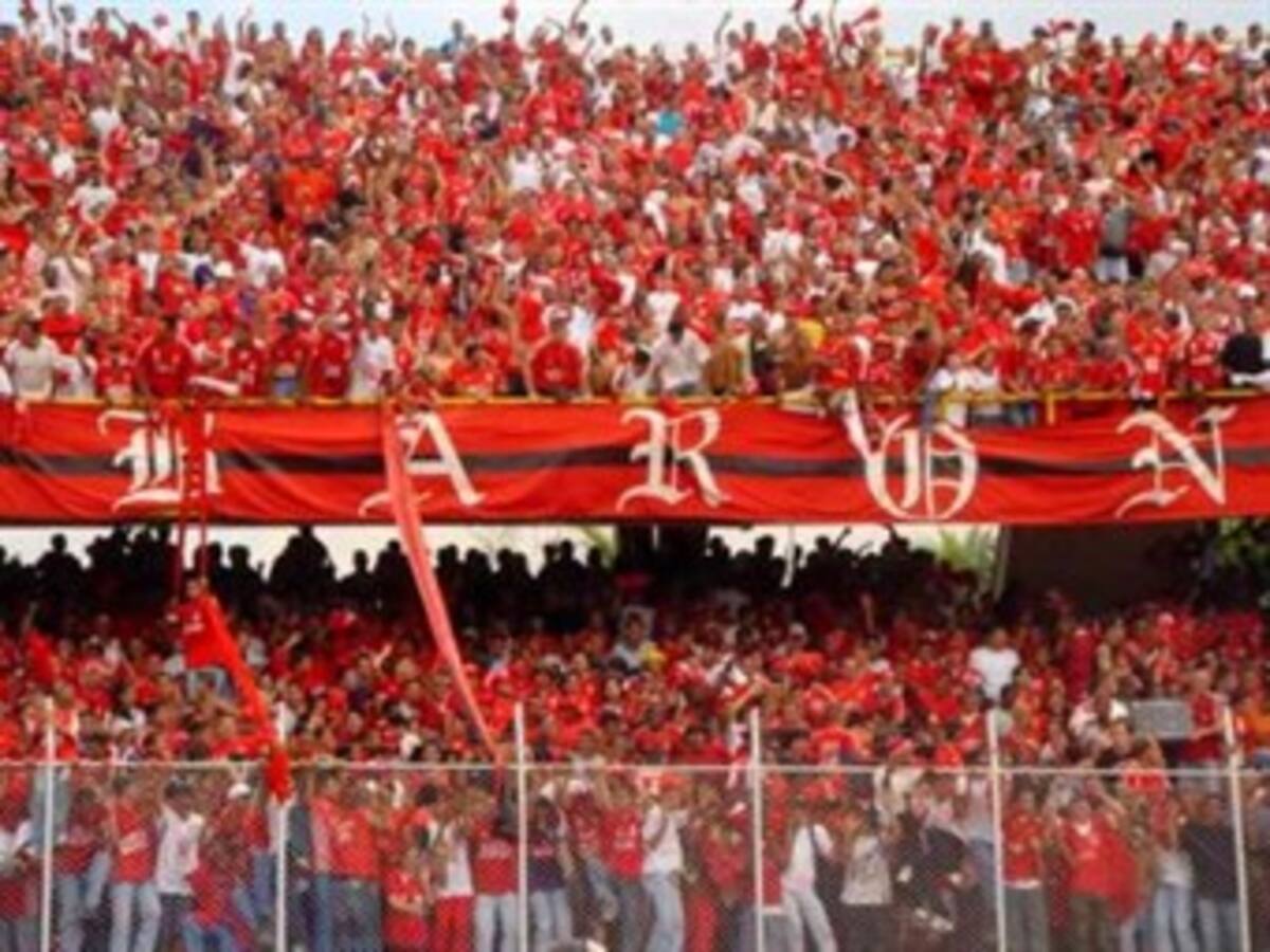 Hincha del América condenado a 200 meses de prisión por agredir policía