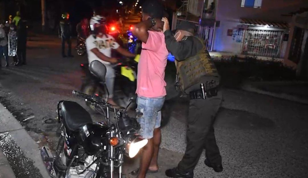 En los operativos por parte de la Policía Metropolitana se incautaron 56 armas cortopunzantes, un arma de fuego y 196 dosis de estupefacientes