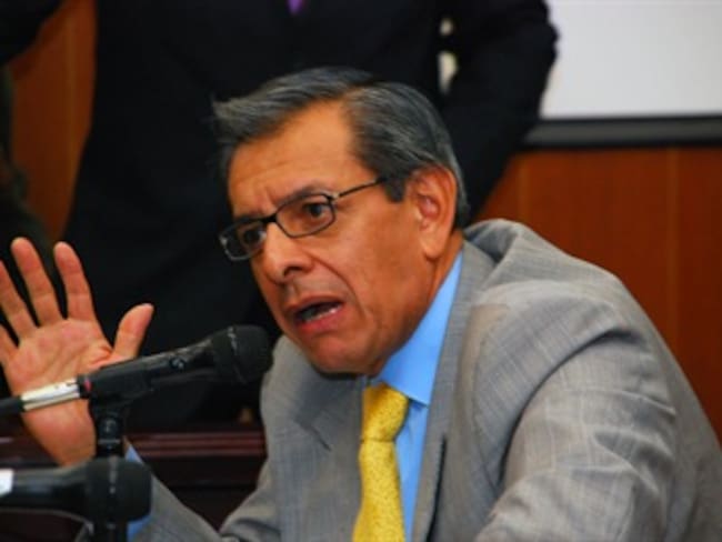 Las denuncias por contratación no buscan competir por la alcaldía de Bogotá: Senador Avellaneda