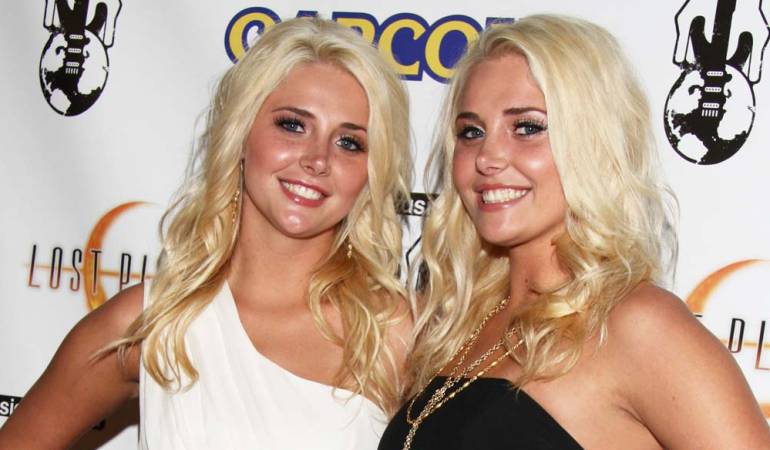 Kristina Shannon, a la izquierda, junto a su hermana gemela Karissa durante su etapa como Playmates