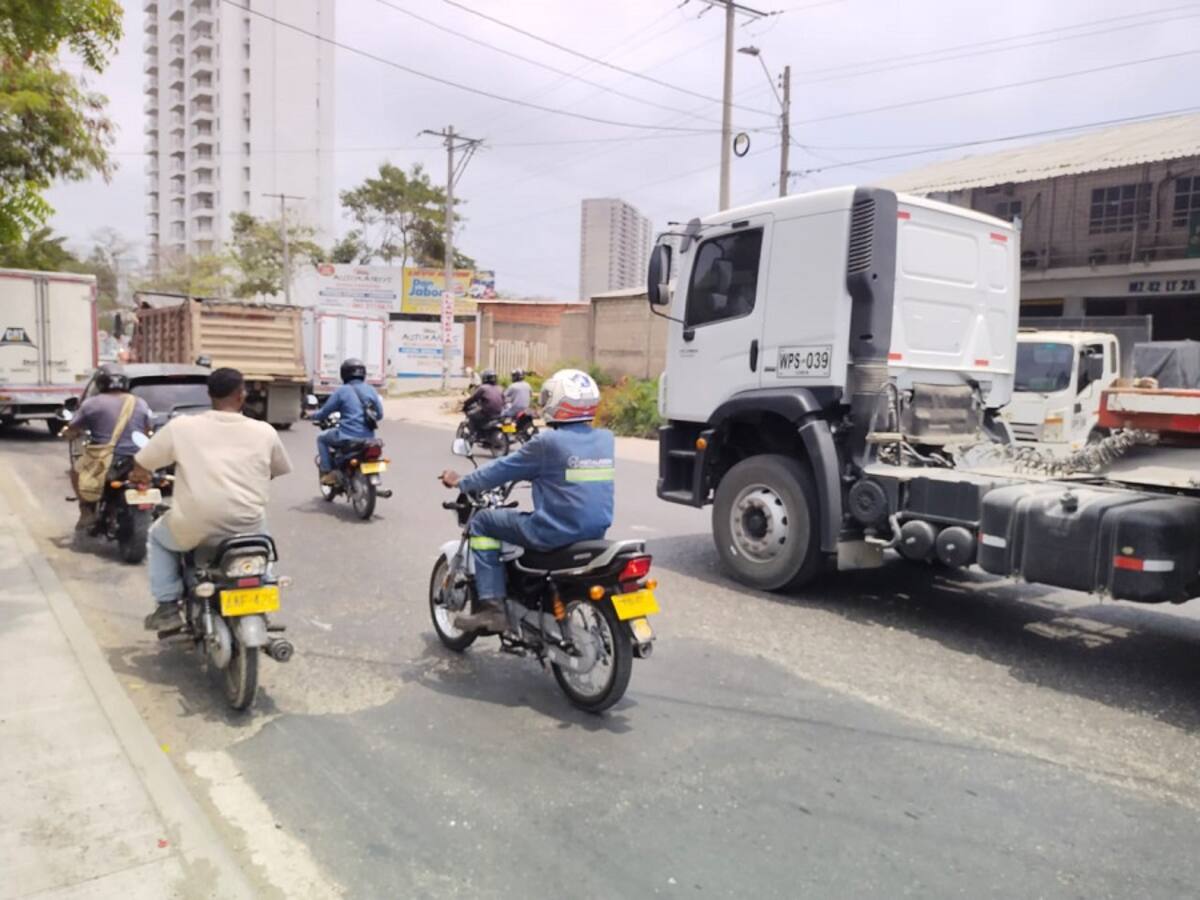 Vecinos de urb. Santa Clara piden instalar cebra o paso peatonal en el Corredor de Carga