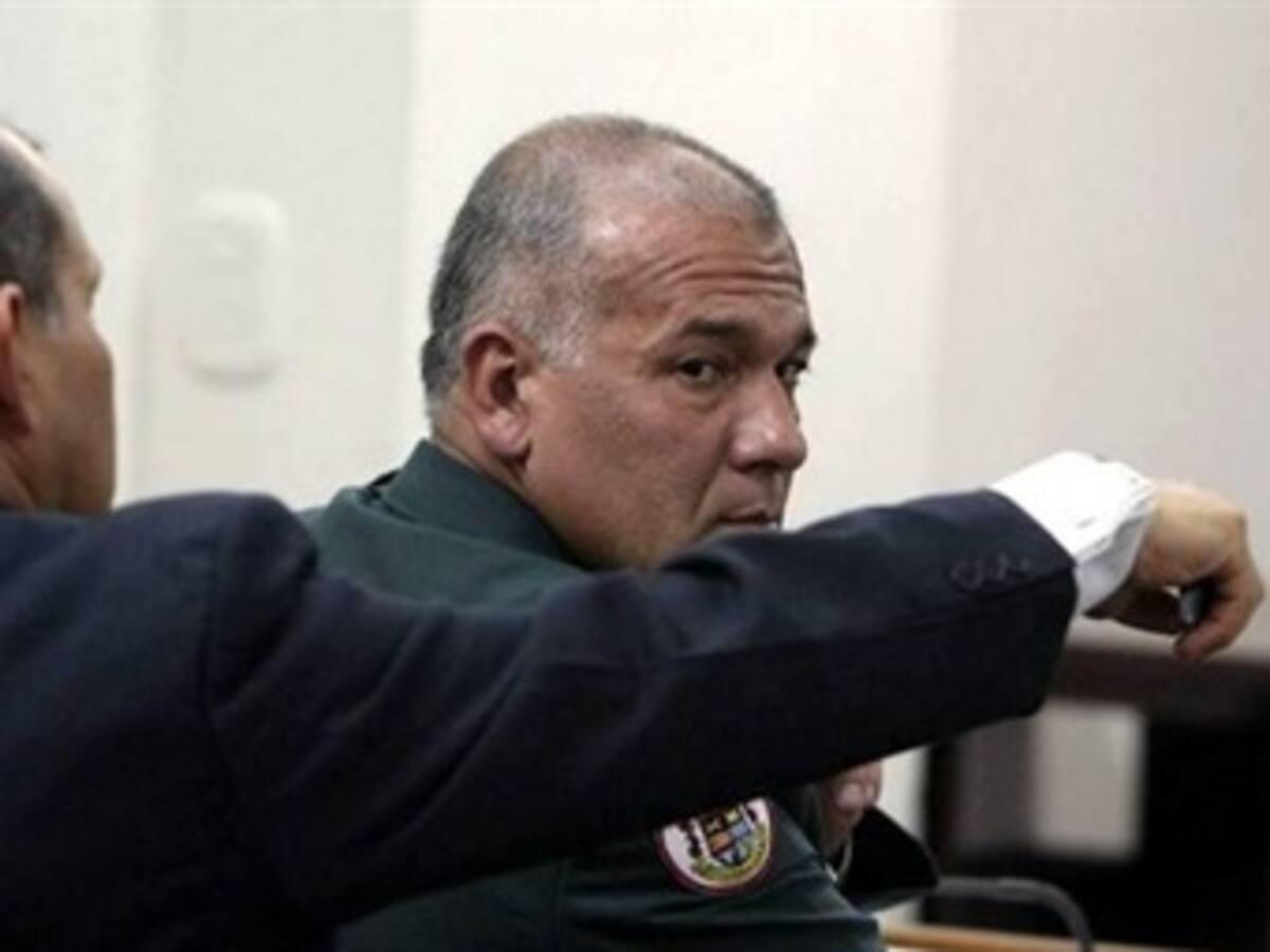 Por vínculos con 'Jorge 40' condenan a coronel insignia del Ejército, Hernán Mejía