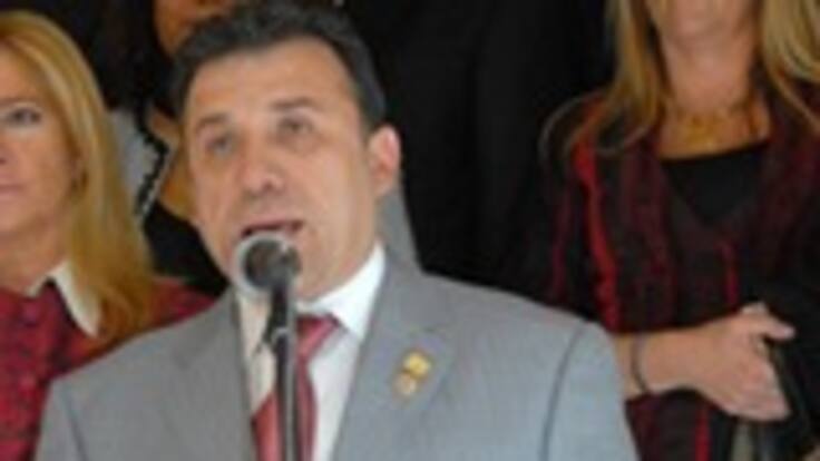 Daniel Samper Ospina, director de SoHo, invita al representante Roy Barreras a posar denudo en la revista