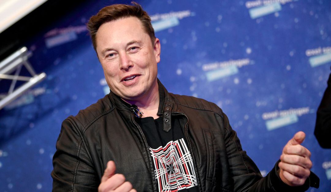 Elon Reeve Musk es un físico, emprendedor, empresario y filántropo​
