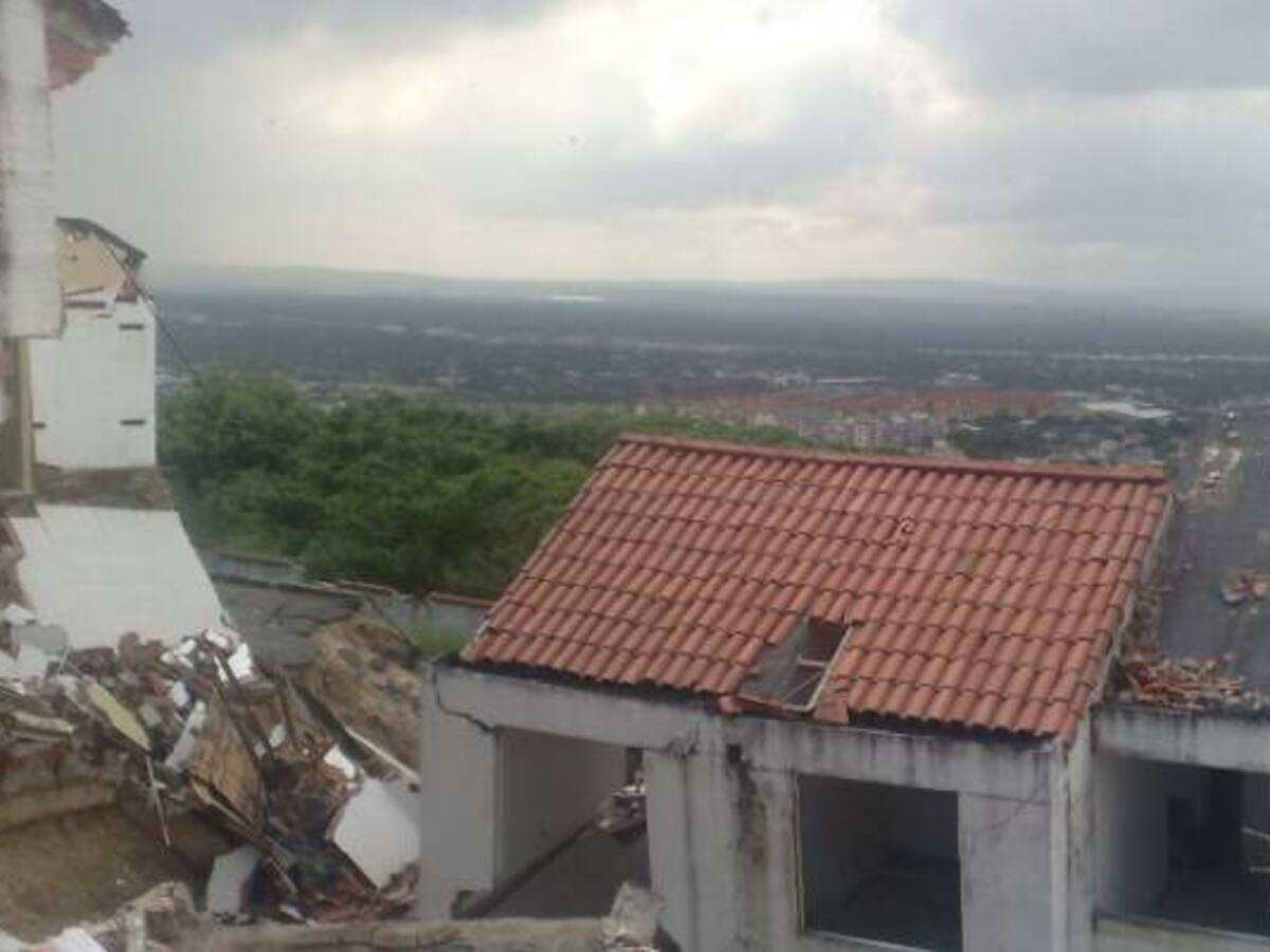 Ordenan a Distrito y a constructoras indemnizar a afectados por deslizamientos