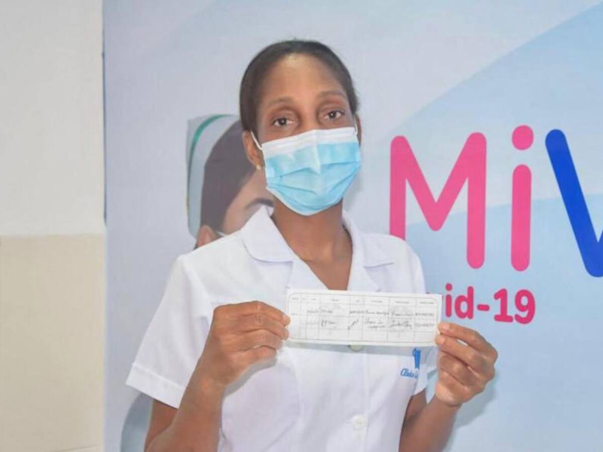 ¿Quién es la primera persona inmunizada en Santa Marta?
