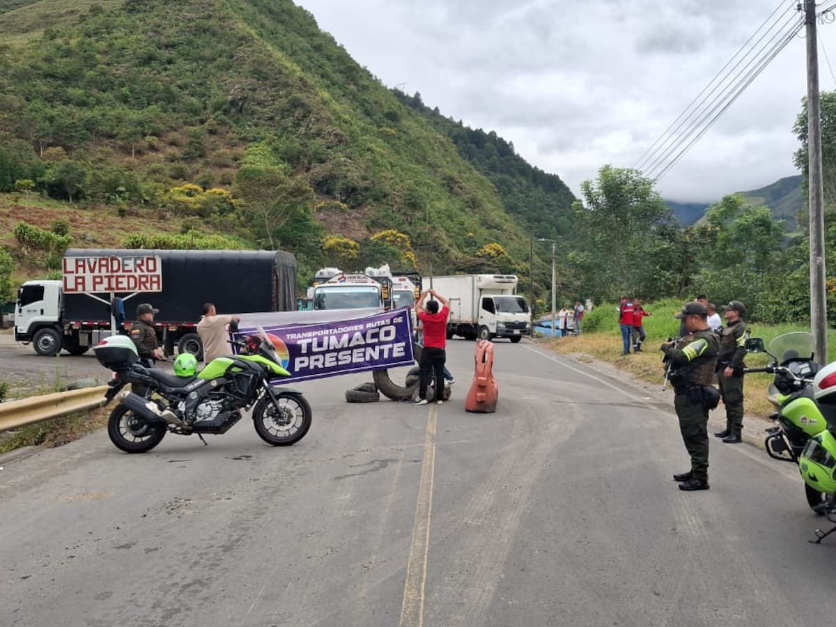 Invias se comprometió a intervenir la vía a Tumaco, tras protesta de camioneros