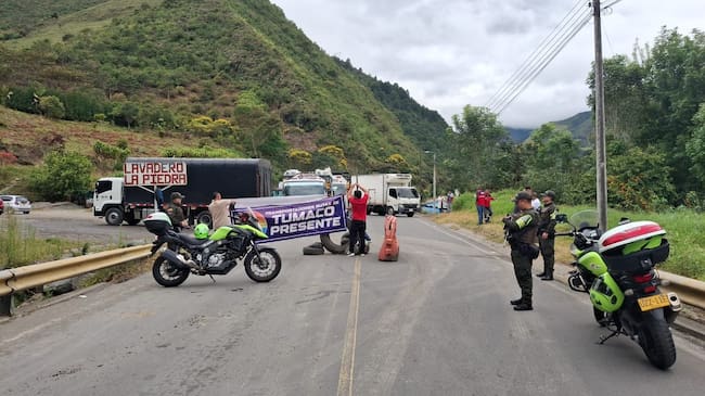 Protesta en la vía a Tumaco. Foto: Cortesía