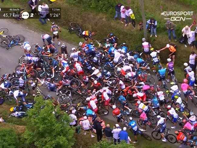 Caída en la primera etapa del Tour de Francia a falta de 45 kilómetros