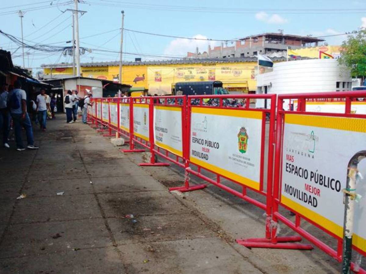 Cuatro toneladas de basura dejó operativo de Espacio Público en mercado de Cartagena