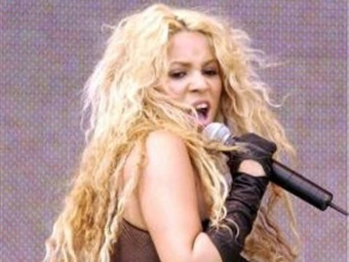 Shakira, Eva Longoria y Salma Hayek diseñan mochilas por una causa benéfica