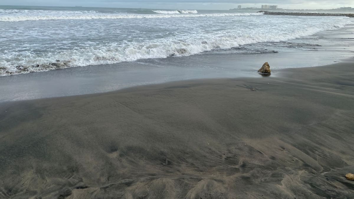 Fuerte oleaje asociado al huracán “Melissa” afecta a pescadores en el Atlántico
