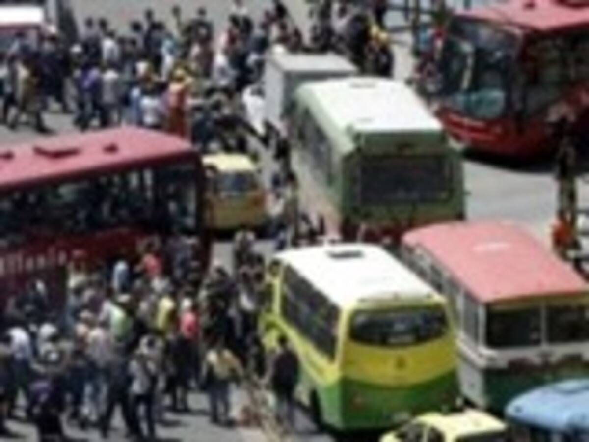El director del IDU responde a denuncias de la Contraloría sobre el daño prematuro de las losas de Transmilenio en la carrera décima