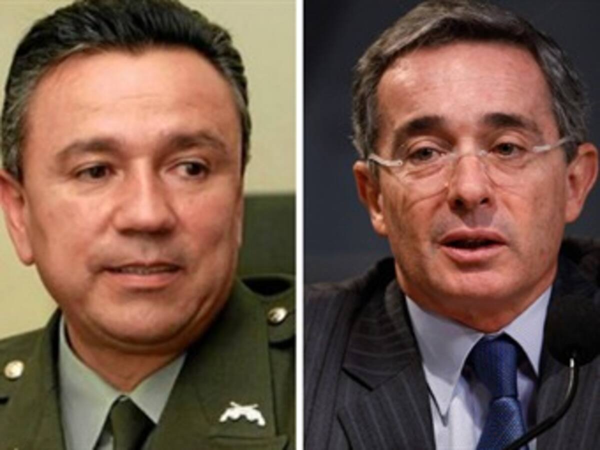 Defensa de Uribe pide a embajador de Estados Unidos indagar al general Santoyo