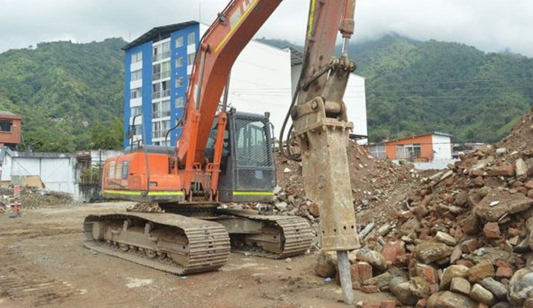 Demolición de la sede de la Institución Diego Fallon