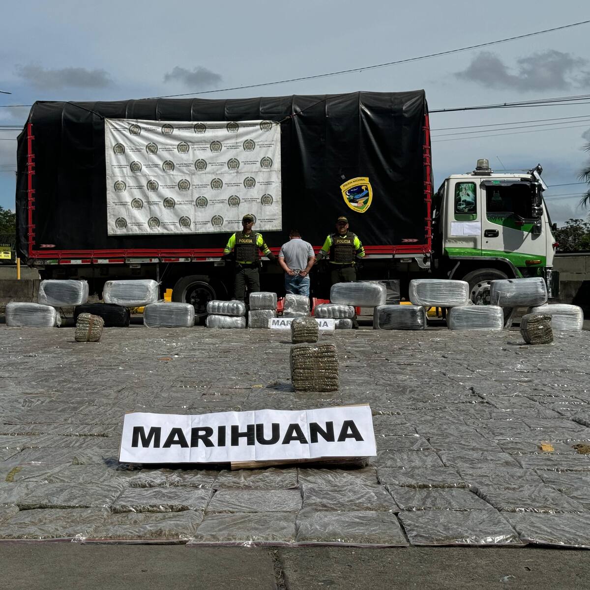 En la vía la Línea en el Quindío, la Policía incautó 1400 kilos de marihuana