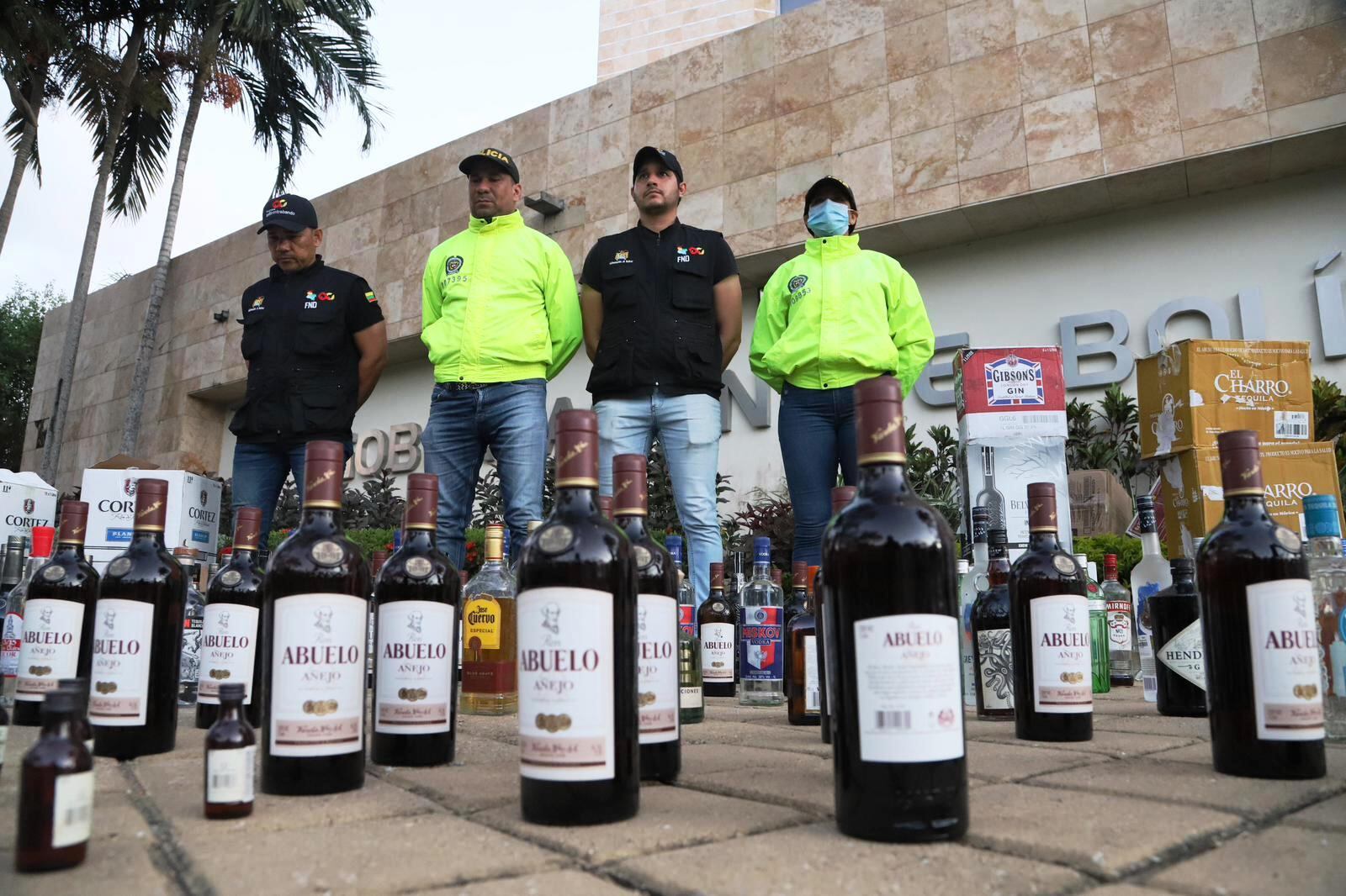 Golpe al contrabando: incautan más de 300 botellas de licor sin estampilla