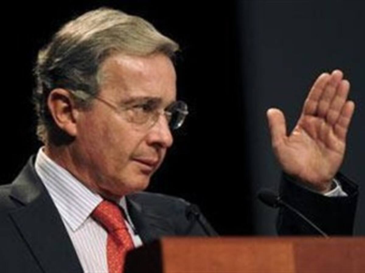 Chavistas afirman que si Capriles llega a la presidencia gobernará Álvaro Uribe