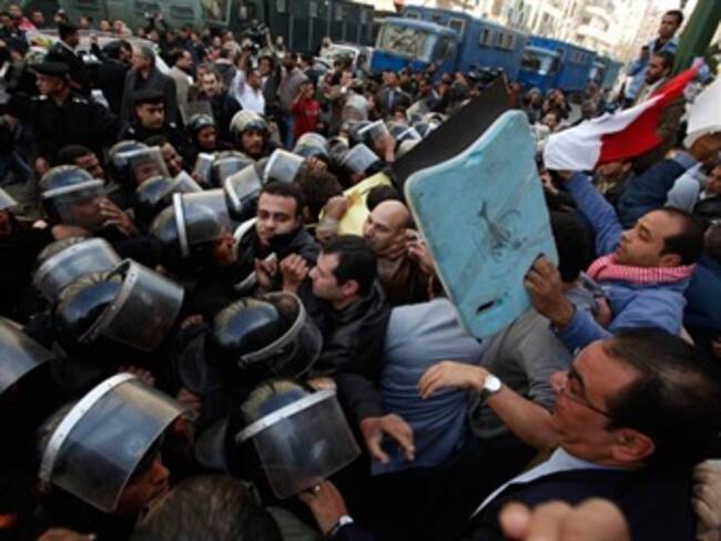 Al menos siete muertos y 261 heridos en disturbios en El Cairo