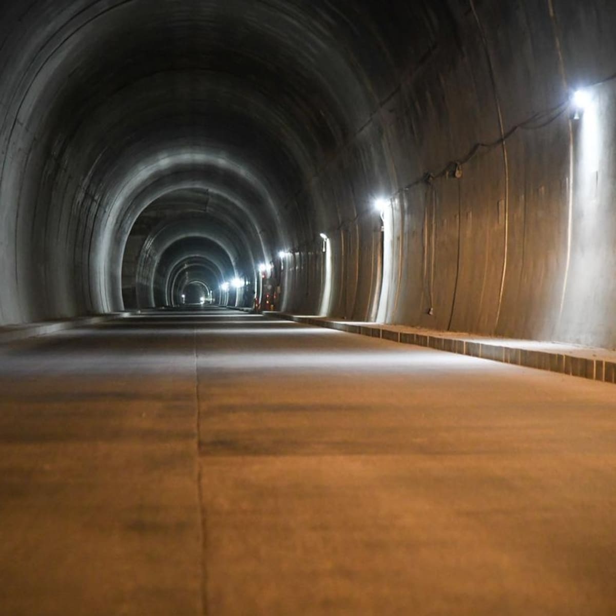 Invías desmiente atrasos en Túnel del Toyo y atribuye demora a obras civiles inconclusas