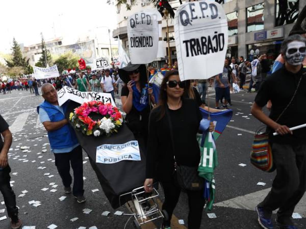 Macri enfrenta la cuarta huelga por crisis económica