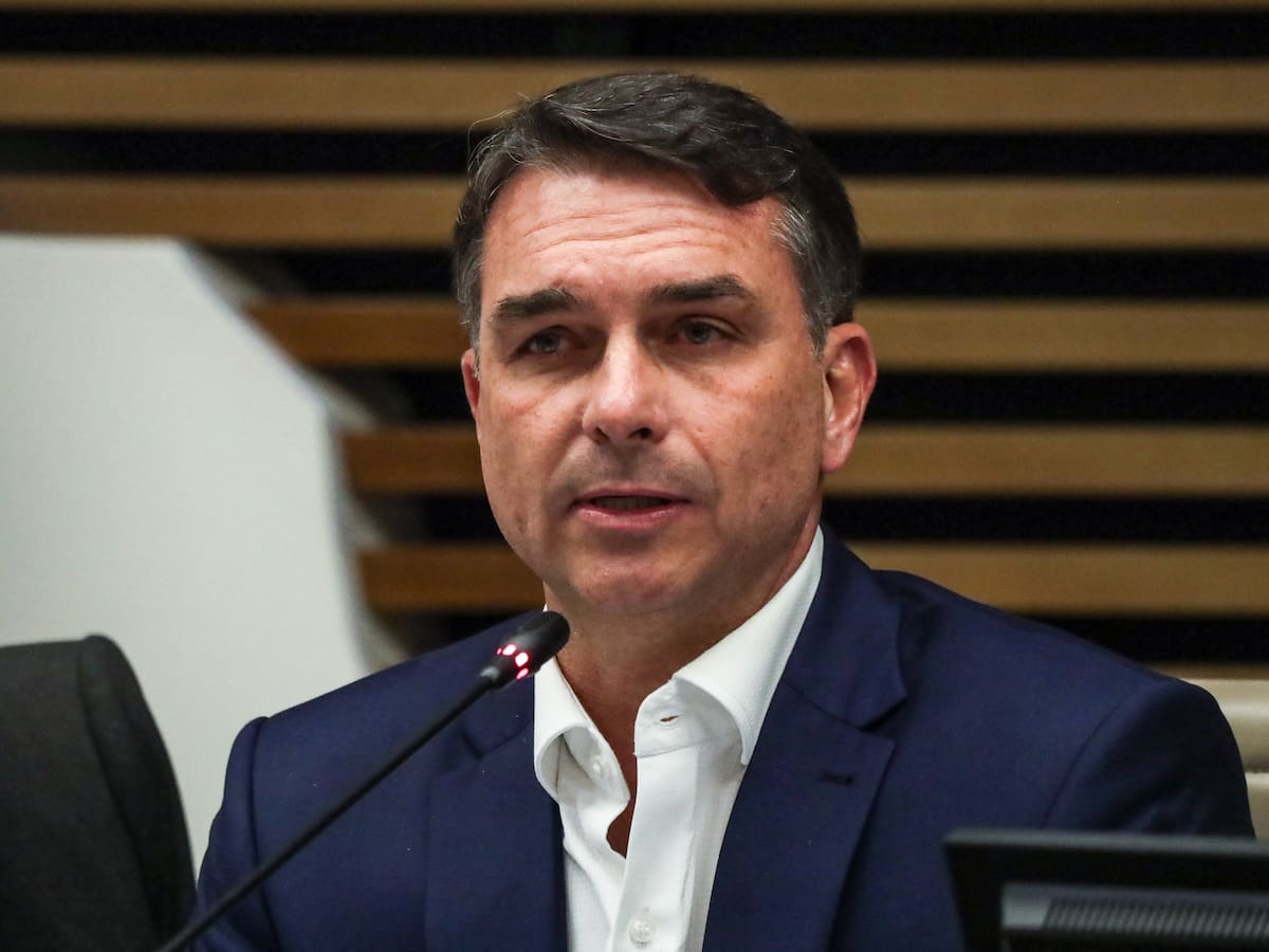 Investigan a Flávio Bolsonaro por supuesta corrupción en la película sobre su padre